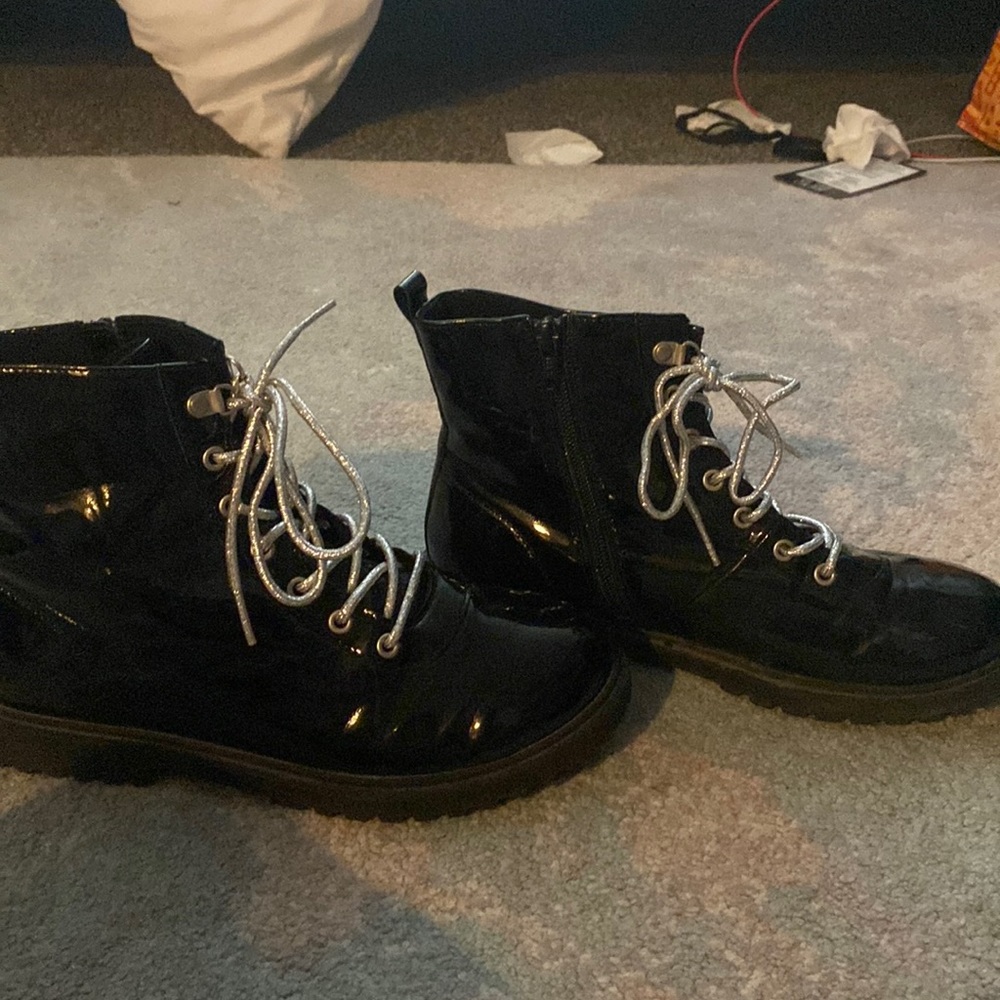 Girls black boots